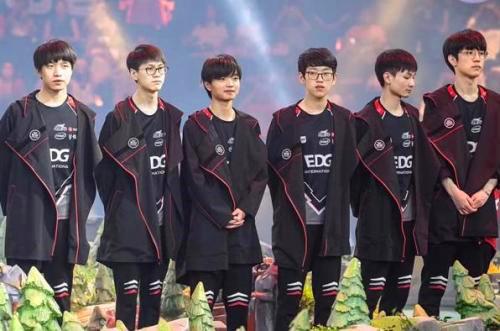 旅中脱颖而 旅中脱颖而